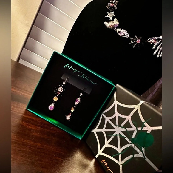 BETSEY JOHNSON SET Halloween Revival Charm Necklace & Matching Earrings NEW NWT - Picture 8 of 9